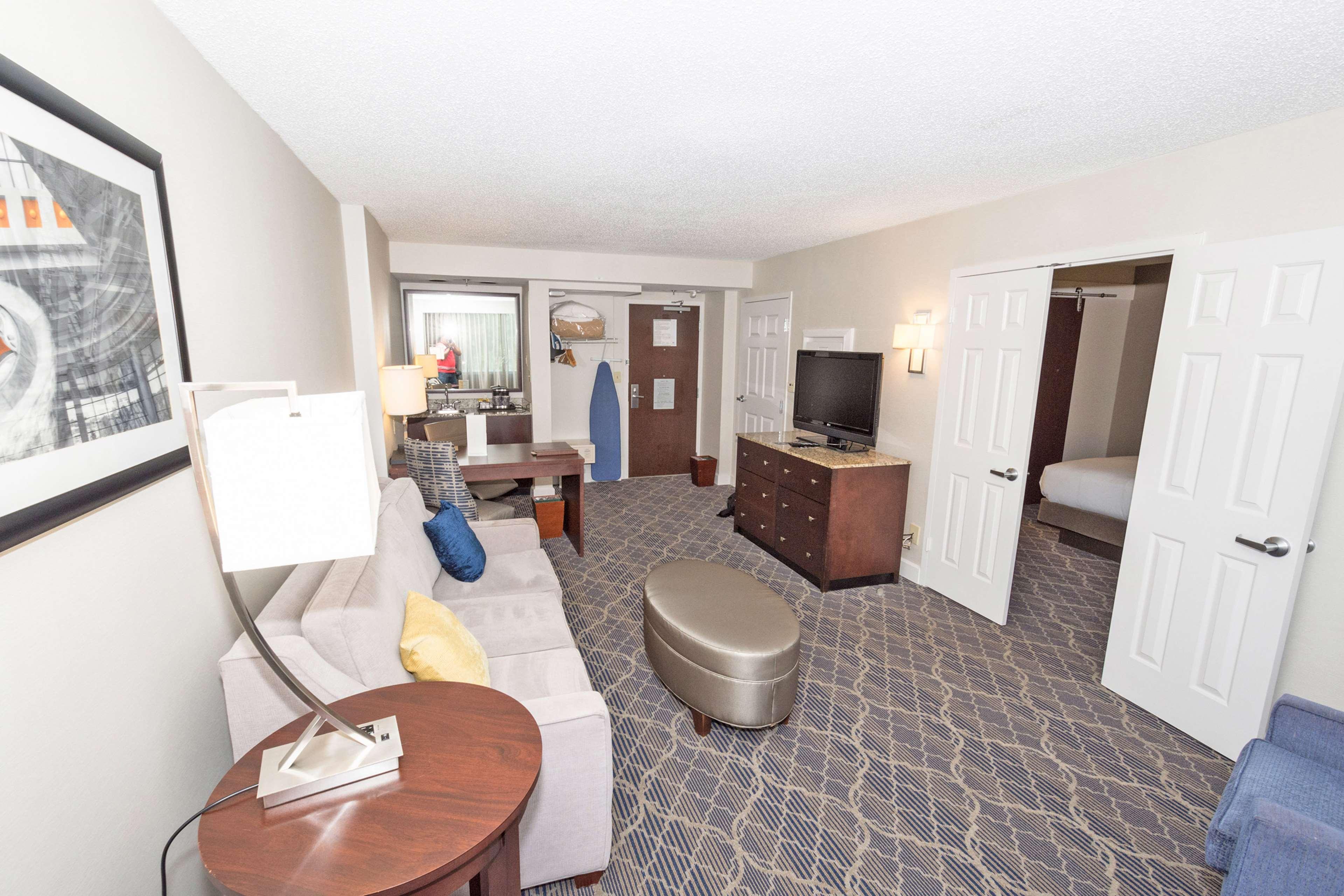 Doubletree Suites By Hilton At The Battery Atlanta Smyrna Exterior foto