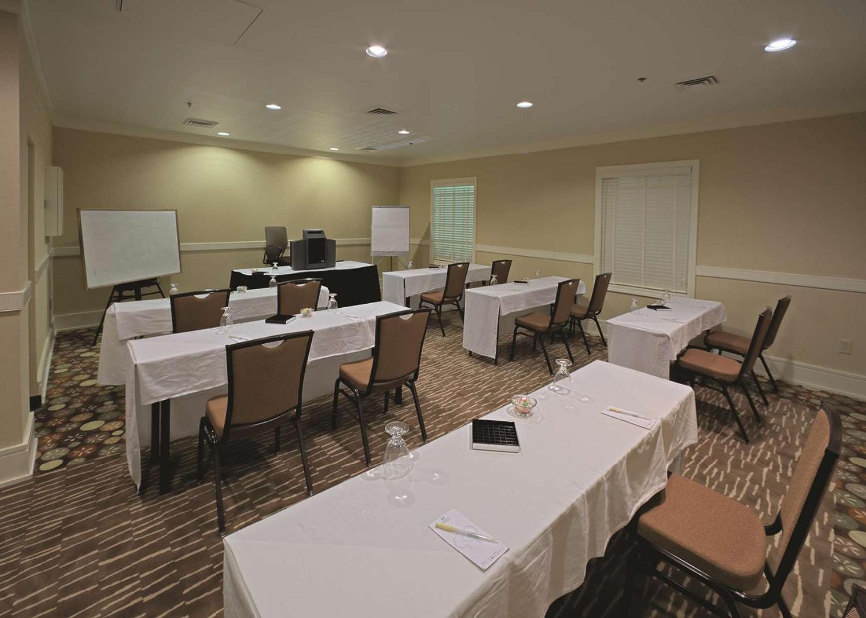 Doubletree Suites By Hilton At The Battery Atlanta Smyrna Exterior foto